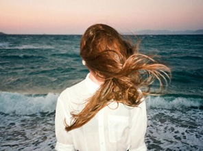 女人梦见女性朋友来我家:梦里开门见朋友,当女性朋友来访时,你的心在想什么?