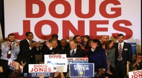 美国民主党人在地方选战中大获全胜 主打经济民生赢得选民支持