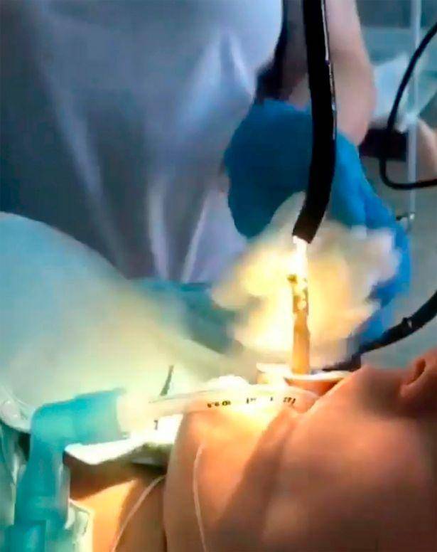 凌晨2点到5点女人梦见蛇:凌晨2-5点女性频繁梦见蛇,深睡眠中的潜意识的隐秘语言