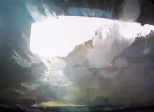 梦见大水挡住了去路是什么意思:梦见大水挡住了去路,潜意识中的困境与启示