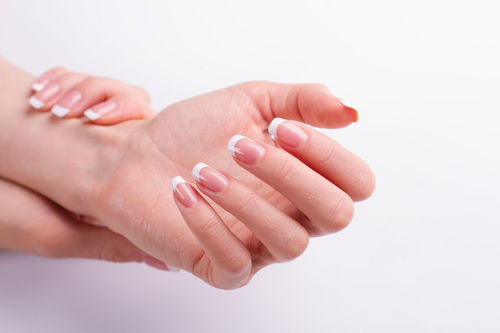 大脚趾指甲边缘一按就疼：大脚趾指甲边缘一按就疼？可能是这些原因在作祟！