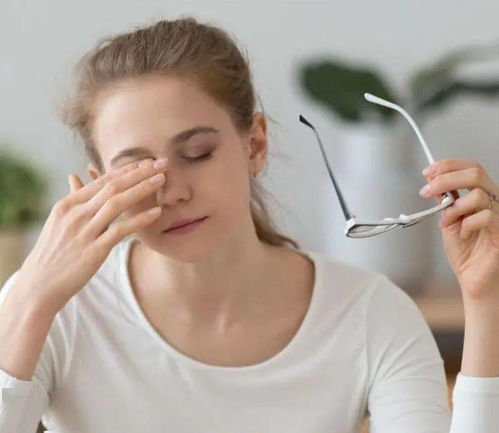 眼睛干涩视力模糊怎么解决：眼睛干涩、视力模糊怎么办？这些方法帮你缓解不适