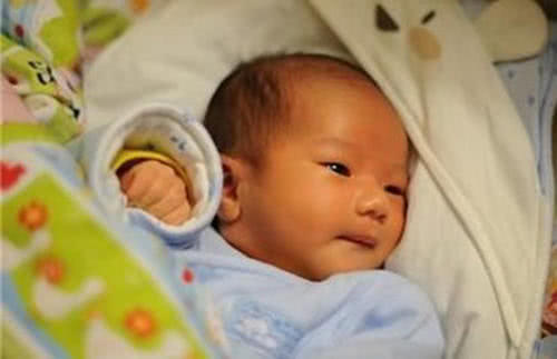 新生儿黄疸如何快速消退：新生儿黄疸的快速消退方法与注意事项