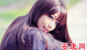 梦见自己的头发一抓一大把的掉：镜中惊魂，当我梦见头发如雪崩般脱落