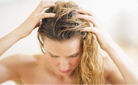 女人梦到脱发严重：女人梦到脱发严重，背后隐藏着什么心理密码？