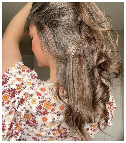 女人梦见白发是吉兆吗：女人梦见白发是吉兆吗？传统文化与现代解读的双重视角