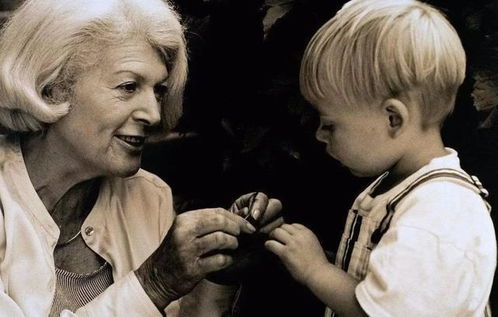 梦见老奶奶给我看姻缘：解密梦境，梦见老奶奶给我看姻缘，这可能是你的潜意识在暗示什么？