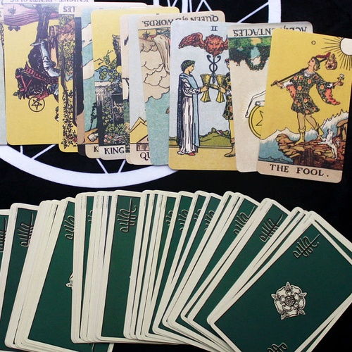 塔罗牌为什么是三张牌呢:塔罗牌为什么是三张牌?揭开神秘面纱背后的智慧 塔罗牌为什么是三张牌呢:塔罗牌为什么是三张牌?揭开神秘面纱背后的智慧