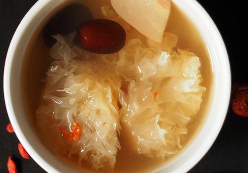 银耳汤怎么做 银耳汤的家常做法:家常银耳汤,滋补甜润,简单几步轻松做 银耳汤怎么做 银耳汤的家常做法:家常银耳汤,滋补甜润,简单几步轻松做