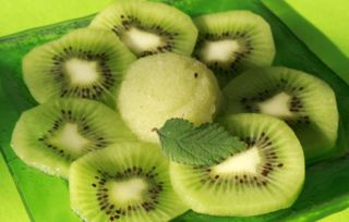 猕猴桃的功效与作用:猕猴桃的惊人健康密码,你不知道的功效与作用 猕猴桃的功效与作用:猕猴桃的惊人健康密码,你不知道的功效与作用