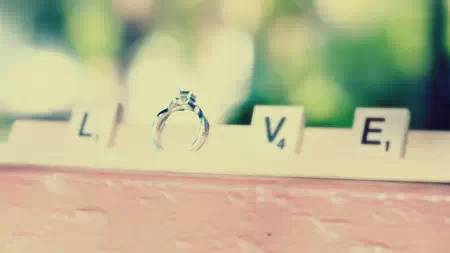 天秤座男生喜欢一个人的表现:天秤座男生暗恋的七种温柔,藏在细节里的心动信号