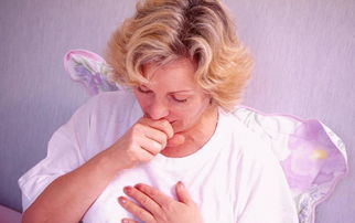 喉咙很痒控制不住咳嗽:喉咙痒到咳不停?这些家庭妙招帮你快速缓解!