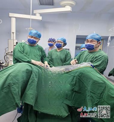 念珠菌性龟头炎图片:念珠菌性龟头炎图片,症状、原因与治疗方法全解析