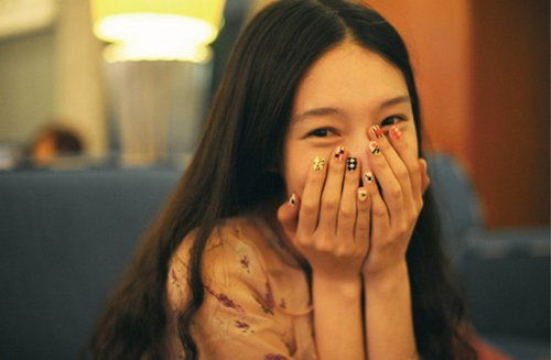 双鱼座女生的性格脾气及弱点:柔光与暗涌,解码双鱼座女生的性格光谱与成长密码 双鱼座女生的性格脾气及弱点:柔光与暗涌,解码双鱼座女生的性格光谱与成长密码