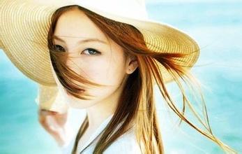 梦见头发一梳就掉一大把:梳掉的不只是头发,梦境中脱发的隐喻与心理解读 梦见头发一梳就掉一大把:梳掉的不只是头发,梦境中脱发的隐喻与心理解读