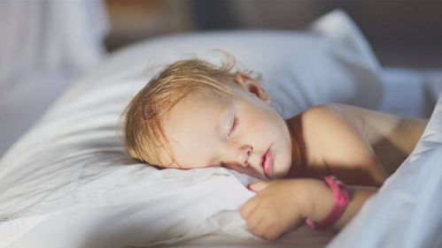 睡觉耳朵流血:睡觉时耳朵流血,原因与应对措施 睡觉耳朵流血:睡觉时耳朵流血,原因与应对措施