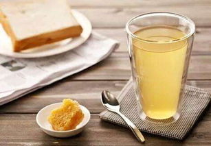 怎样喝蜂蜜水才是正确的:喝蜂蜜水的正确方法,健康益处与注意事项