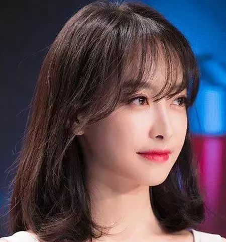 梦见剪刘海是什么预兆:梦见剪刘海,解析梦中剪刘海的神秘预兆与心理暗示