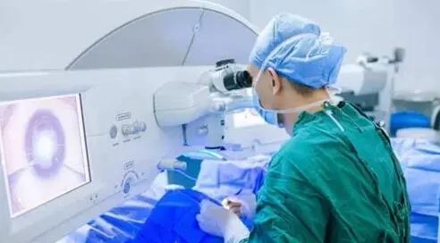 个性化半飞秒和半飞秒区别:个性化半飞秒VS半飞秒,近视矫正手术的关键区别解析