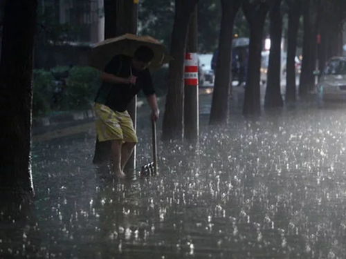 女人梦见屋外刮狂风暴雨:夜半惊梦,狂风暴雨中的女人心事无处安放