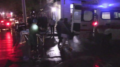 梦到自己电梯急速坠落:电梯急速坠落的梦,我们为何会被困在自己的恐惧中?