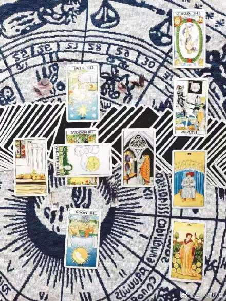 测试工作二选一的塔罗牌:用塔罗牌测试工作二选一,神秘指引还是内心回声?