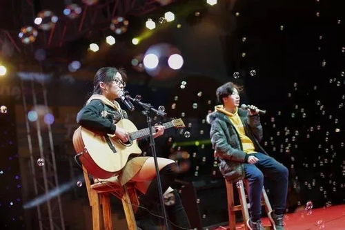 哈尔滨上演“泼天雪花向上飞” 哈尔滨上演“泼天雪花向上飞”