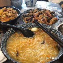 上海一螺蛳粉店起名陆丝芬引争议