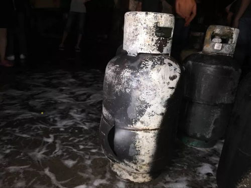 男子帮邻居关液化气瓶遇爆炸去世
