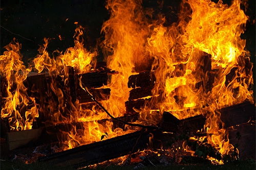 女人梦见火什么意思:女人梦见火,究竟预示着什么?解密梦境中的神秘符号 女人梦见火什么意思:女人梦见火,究竟预示着什么?解密梦境中的神秘符号