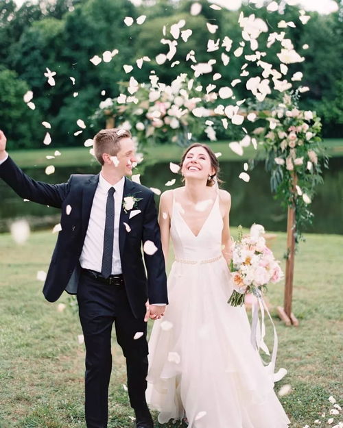 梦见别人结婚的场景:梦中的婚礼,当别人的新郎新娘,我在哪里? 梦见别人结婚的场景:梦中的婚礼,当别人的新郎新娘,我在哪里?