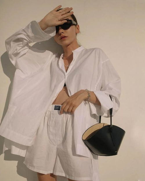 五行穿什么衣服：五行穿衣指南，根据体质选择颜色与材质，平衡能量场