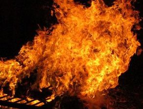 女人梦到大火蔓延是什么征兆:女人梦到大火蔓延是什么征兆?解析梦境背后的警示与积极转变