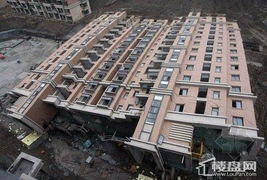 中年女人梦见高楼倒塌:梦醒时分,高楼倒塌,中年女性的内心世界