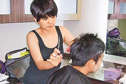 梦见自己在剪头发是什么意思呢:梦见自己在剪头发是什么意思呢?