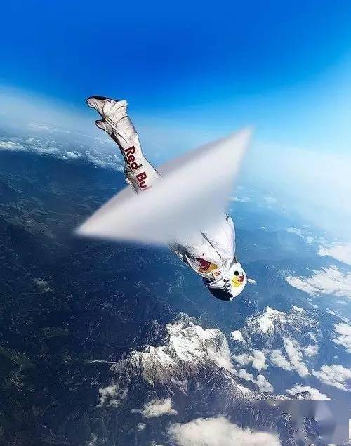 梦见飞机失事掉下来怎么什么预兆：梦见飞机失事坠落，解析可能的预兆与原因