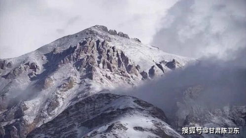 梦见路过坟地并走出:梦中走出坟地,探索潜意识的边界与新生 梦见路过坟地并走出:梦中走出坟地,探索潜意识的边界与新生