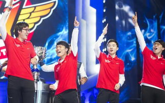 UZI为全球总决赛FMVP颁奖 UZI为全球总决赛FMVP颁奖