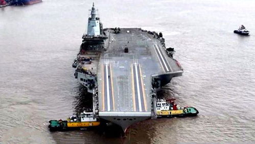 如何感受福建舰有多大？开到你眼前