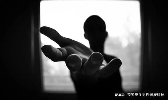 梦见生气摔东西：愤怒与失控，为何梦中摔东西会让我们心惊胆战