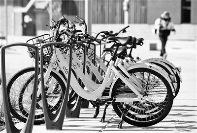 梦见自行车坏了：梦中自行车坏了，是焦虑还是警示？