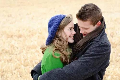 女人梦见生男孩预示什么：梦里生男孩，解密潜意识中的男孩预示