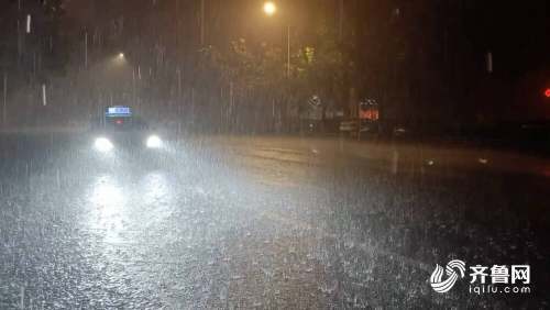 梦见下大暴雨是什么预兆:梦见下大暴雨是什么预兆?解密梦境中的自然隐喻