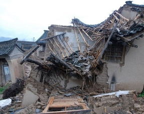 女人梦见破旧房屋倒塌:梦里房屋倒塌,她醒了,一个女人梦中的警示