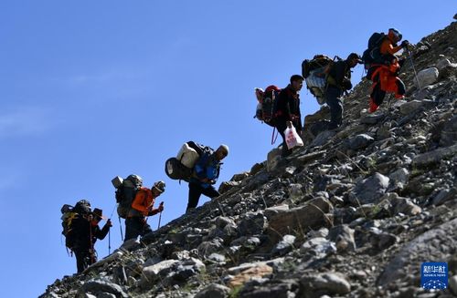 女人梦见爬山很陡峭爬上去了:女人梦见爬山很陡峭爬上去了,攀登心灵之巅的隐喻