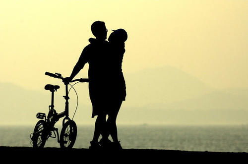 是是非非不隐藏求姻缘:是是非非不隐藏,真诚如何助你找到姻缘