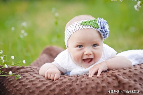 新生儿取名婴儿起名大全免费：新生儿取名必看指南，经典起名方法+免费资源推荐，轻松为宝宝起名