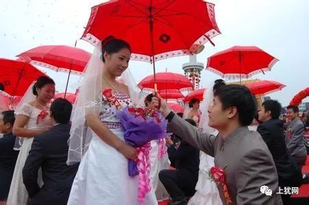 结婚金狮开道吉日怎么选:结婚吉日怎么选?金狮开道传统婚俗择吉指南