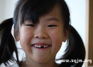 梦见自己牙齿掉光:梦见自己牙齿掉光,探索潜意识中的脆弱与焦虑 梦见自己牙齿掉光:梦见自己牙齿掉光,探索潜意识中的脆弱与焦虑