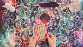 张艺兴塔罗牌解析最新版:张艺兴塔罗牌解析最新版,星轨指引下的艺术人生与情感密码